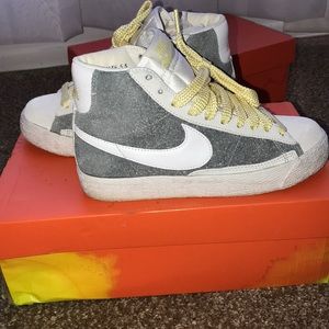 WMNS Nike Blazer Mid Premium